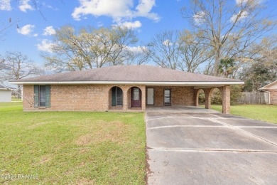 Located in the desirable Bayou Bend neighborhood, this 3-bedroom on Bayou Bend Country Club in Louisiana - for sale on GolfHomes.com, golf home, golf lot