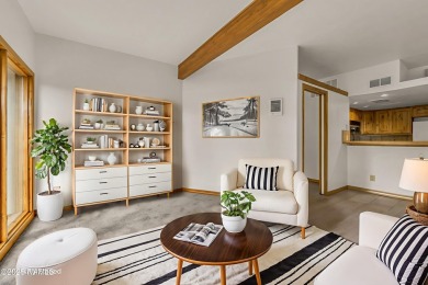 Welcome to your mountain hideaway, a low-maint, high-vibe 1BR on Continental Country Club in Arizona - for sale on GolfHomes.com, golf home, golf lot