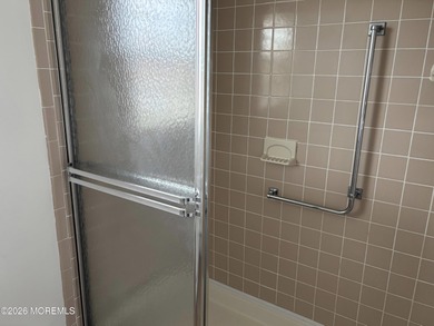 Welcome to this well maintained Baronet model located in the on Greenbriar Woodlands in New Jersey - for sale on GolfHomes.com, golf home, golf lot