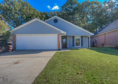 BEAUTIFUL HOME FOR SALE IN NORTH SHREVEPORT!!!! This 3-bedroom on Northwood Hills Golf Club in Louisiana - for sale on GolfHomes.com, golf home, golf lot