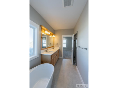 LANDSCAPING INCLUDED & MOVE-IN READY! Welcome to your new home on Sage Lakes Municipal Golf Course in Idaho - for sale on GolfHomes.com, golf home, golf lot