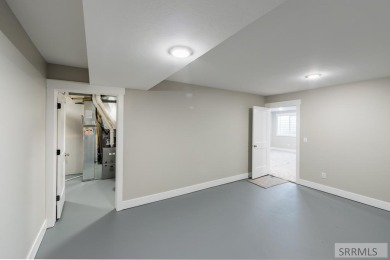 LANDSCAPING INCLUDED & MOVE-IN READY! Welcome to your new home on Sage Lakes Municipal Golf Course in Idaho - for sale on GolfHomes.com, golf home, golf lot