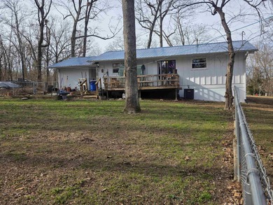 This is a must-see home with 3 bedrooms and 1 and a 1/2 baths on Cherokee Village North Course in Arkansas - for sale on GolfHomes.com, golf home, golf lot