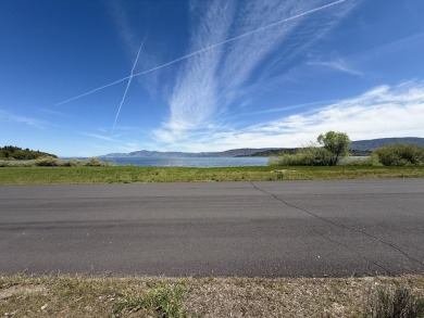 Rare homesite with unobstructed panoramic views of Klamath Lake on Running Y Ranch Resort in Oregon - for sale on GolfHomes.com, golf home, golf lot