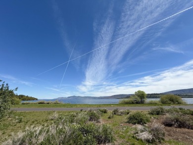 Rare homesite with unobstructed panoramic views of Klamath Lake on Running Y Ranch Resort in Oregon - for sale on GolfHomes.com, golf home, golf lot