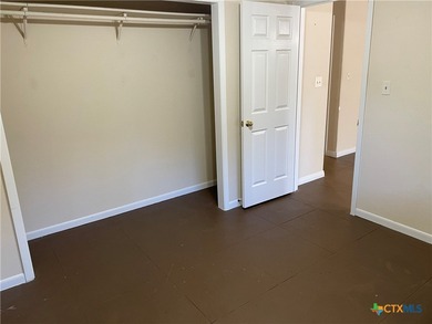 AMAZING VALUE...2 SIDED TOWNHOUSE....3BDRM/ 3 BATH 1 CAR BOTH on Apple Rock Golf Course - Horseshoe Bay in Texas - for sale on GolfHomes.com, golf home, golf lot