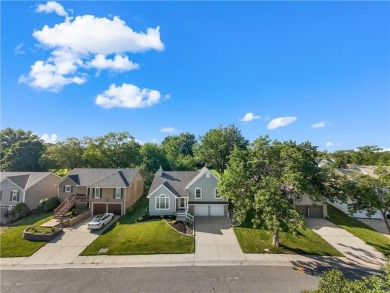 Beautifully Updated Home on the Golf Course and Across from the on Lakewood Oaks Golf Club, Ltd. in Missouri - for sale on GolfHomes.com, golf home, golf lot
