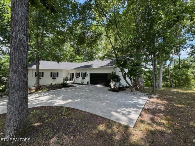 Spectacular move-in ready 2545 sqft of year round LAKE VIEWS on Toqua Golf Course - Loudon County in Tennessee - for sale on GolfHomes.com, golf home, golf lot