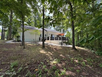 Spectacular move-in ready 2545 sqft of year round LAKE VIEWS on Toqua Golf Course - Loudon County in Tennessee - for sale on GolfHomes.com, golf home, golf lot
