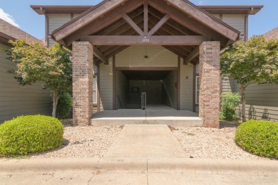 This spacious condo has a Great floorplan and a Garage! View the on Ledgestone Country Club and Golf Course in Missouri - for sale on GolfHomes.com, golf home, golf lot
