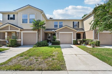 Check out this adorable unit in Lake Ridge North! With 1,296 on Golf Club At Fleming Island in Florida - for sale on GolfHomes.com, golf home, golf lot