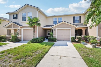 Check out this adorable unit in Lake Ridge North! With 1,296 on Golf Club At Fleming Island in Florida - for sale on GolfHomes.com, golf home, golf lot