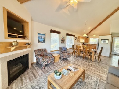 Fully furnished, desirable end unit townhome located in the on Running Y Ranch Resort in Oregon - for sale on GolfHomes.com, golf home, golf lot