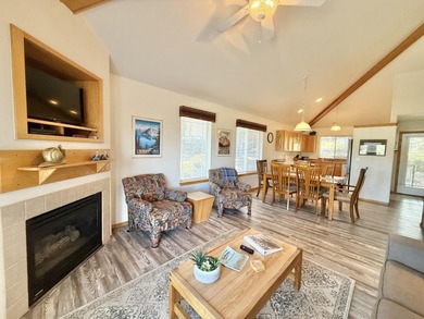 Fully furnished, desirable end unit townhome located in the on Running Y Ranch Resort in Oregon - for sale on GolfHomes.com, golf home, golf lot