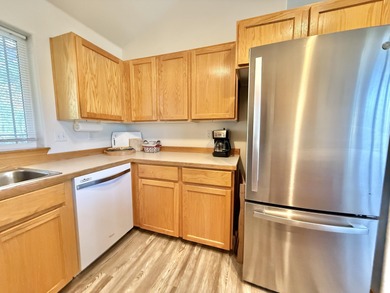 Fully furnished, desirable end unit townhome located in the on Running Y Ranch Resort in Oregon - for sale on GolfHomes.com, golf home, golf lot