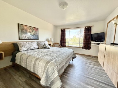 Fully furnished, desirable end unit townhome located in the on Running Y Ranch Resort in Oregon - for sale on GolfHomes.com, golf home, golf lot