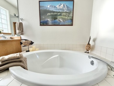 Fully furnished, desirable end unit townhome located in the on Running Y Ranch Resort in Oregon - for sale on GolfHomes.com, golf home, golf lot