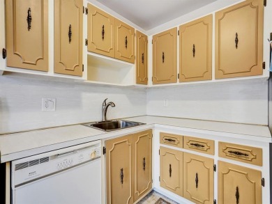 Move-in ready--just bring your toothbrush. Beautiful 1-bedroom on  in Florida - for sale on GolfHomes.com, golf home, golf lot