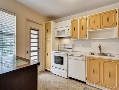 Move-in ready--just bring your toothbrush. Beautiful 1-bedroom on  in Florida - for sale on GolfHomes.com, golf home, golf lot