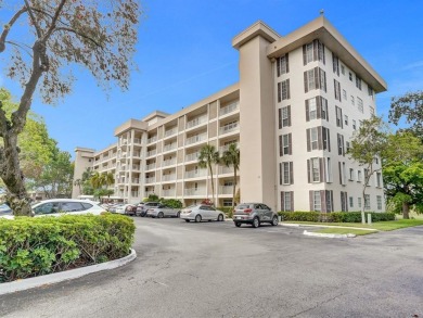 Move-in ready--just bring your toothbrush. Beautiful 1-bedroom on  in Florida - for sale on GolfHomes.com, golf home, golf lot