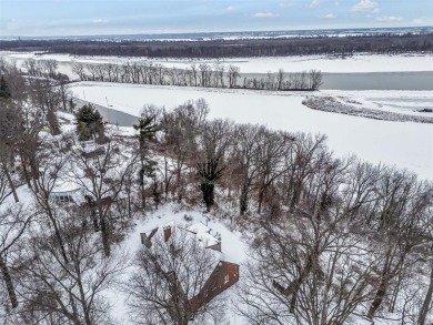 Charming Bluffside Retreat with Panoramic River Valley Views

 on Emerald Greens Golf Course in Missouri - for sale on GolfHomes.com, golf home, golf lot