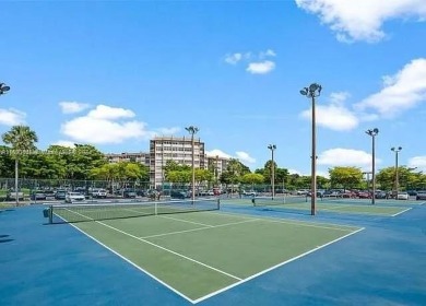 GREAT LOCATION, centrally located in Pembroke Pines at Park on Pembroke Lakes Golf Club in Florida - for sale on GolfHomes.com, golf home, golf lot