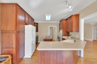 This 2,500 sq ft all-brick home offers comfortable one-level on Link Hills Country Club in Tennessee - for sale on GolfHomes.com, golf home, golf lot