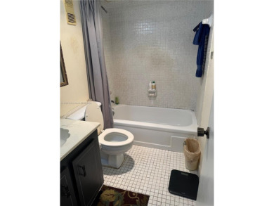GREAT LOCATION, centrally located in Pembroke Pines at Park on Pembroke Lakes Golf Club in Florida - for sale on GolfHomes.com, golf home, golf lot