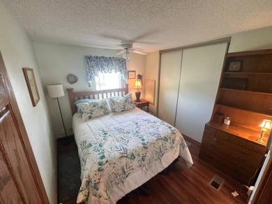 Lot Rent $1037.00  This well cared for 2 bedrooms, 2 bathrooms on Del Tura Golf and Country Club in Florida - for sale on GolfHomes.com, golf home, golf lot