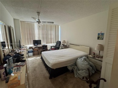 GREAT LOCATION, centrally located in Pembroke Pines at Park on Pembroke Lakes Golf Club in Florida - for sale on GolfHomes.com, golf home, golf lot
