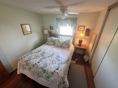 Lot Rent $1037.00  This well cared for 2 bedrooms, 2 bathrooms on Del Tura Golf and Country Club in Florida - for sale on GolfHomes.com, golf home, golf lot