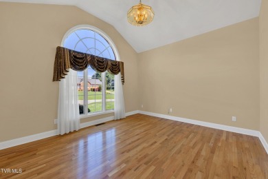 This 2,500 sq ft all-brick home offers comfortable one-level on Link Hills Country Club in Tennessee - for sale on GolfHomes.com, golf home, golf lot