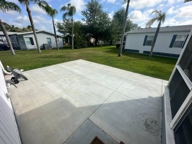 Lot Rent $1037.00  This well cared for 2 bedrooms, 2 bathrooms on Del Tura Golf and Country Club in Florida - for sale on GolfHomes.com, golf home, golf lot