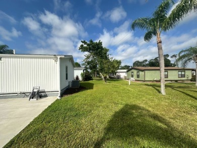 Lot Rent $1037.00  This well cared for 2 bedrooms, 2 bathrooms on Del Tura Golf and Country Club in Florida - for sale on GolfHomes.com, golf home, golf lot