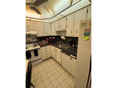 GREAT LOCATION, centrally located in Pembroke Pines at Park on Pembroke Lakes Golf Club in Florida - for sale on GolfHomes.com, golf home, golf lot