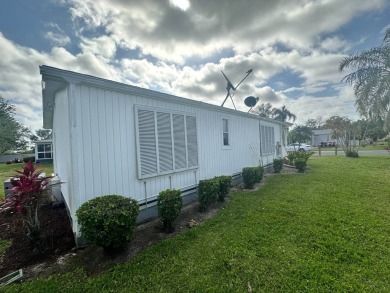 Lot Rent $1037.00  This well cared for 2 bedrooms, 2 bathrooms on Del Tura Golf and Country Club in Florida - for sale on GolfHomes.com, golf home, golf lot