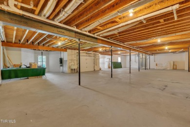 This 2,500 sq ft all-brick home offers comfortable one-level on Link Hills Country Club in Tennessee - for sale on GolfHomes.com, golf home, golf lot