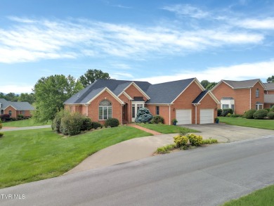 This 2,500 sq ft all-brick home offers comfortable one-level on Link Hills Country Club in Tennessee - for sale on GolfHomes.com, golf home, golf lot