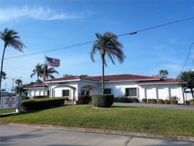 *WOW* a phenomenal *Gormay* with a great location!! Clubhouse is on Mainlands Golf Club in Florida - for sale on GolfHomes.com, golf home, golf lot