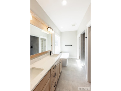 INCLUDES LANDSCAPING & MOVE-IN READY! Welcome to your new home on Sage Lakes Municipal Golf Course in Idaho - for sale on GolfHomes.com, golf home, golf lot