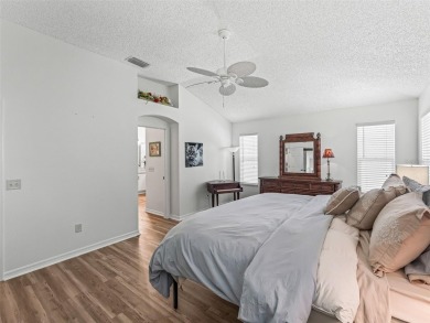 Spacious 3/2 Juniper in Sunset Pointe with Enclosed Lanai on The Links of Spruce Creek in Florida - for sale on GolfHomes.com, golf home, golf lot