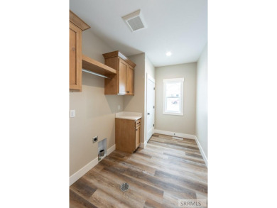 LANDSCAPING INCLUDED & MOVE-IN READY! Welcome to your new home on Sage Lakes Municipal Golf Course in Idaho - for sale on GolfHomes.com, golf home, golf lot