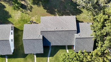 Move-in ready, this stunning 2-bedroom, 2-bath condo in the on Beacon Woods Golf Club in Florida - for sale on GolfHomes.com, golf home, golf lot