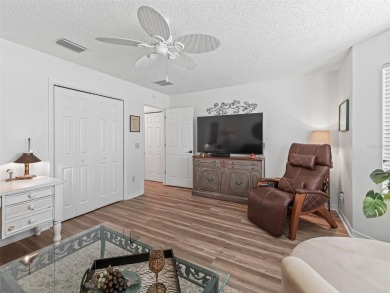 Spacious 3/2 Juniper in Sunset Pointe with Enclosed Lanai on The Links of Spruce Creek in Florida - for sale on GolfHomes.com, golf home, golf lot