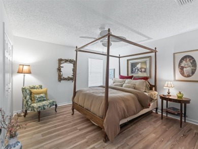 Spacious 3/2 Juniper in Sunset Pointe with Enclosed Lanai on The Links of Spruce Creek in Florida - for sale on GolfHomes.com, golf home, golf lot