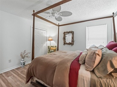 Spacious 3/2 Juniper in Sunset Pointe with Enclosed Lanai on The Links of Spruce Creek in Florida - for sale on GolfHomes.com, golf home, golf lot