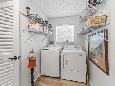 Spacious 3/2 Juniper in Sunset Pointe with Enclosed Lanai on The Links of Spruce Creek in Florida - for sale on GolfHomes.com, golf home, golf lot