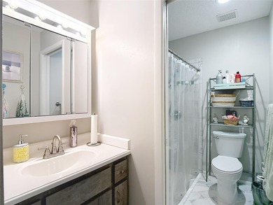 Move-in ready, this stunning 2-bedroom, 2-bath condo in the on Beacon Woods Golf Club in Florida - for sale on GolfHomes.com, golf home, golf lot