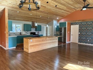 Located on the newly redesigned Waynesville Country Club, this on Waynesville Country Club Inn in North Carolina - for sale on GolfHomes.com, golf home, golf lot