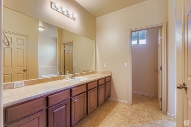 Welcome to your charming mid-unit townhouse in Sandy, perfectly on River Oaks Golf Course in Utah - for sale on GolfHomes.com, golf home, golf lot